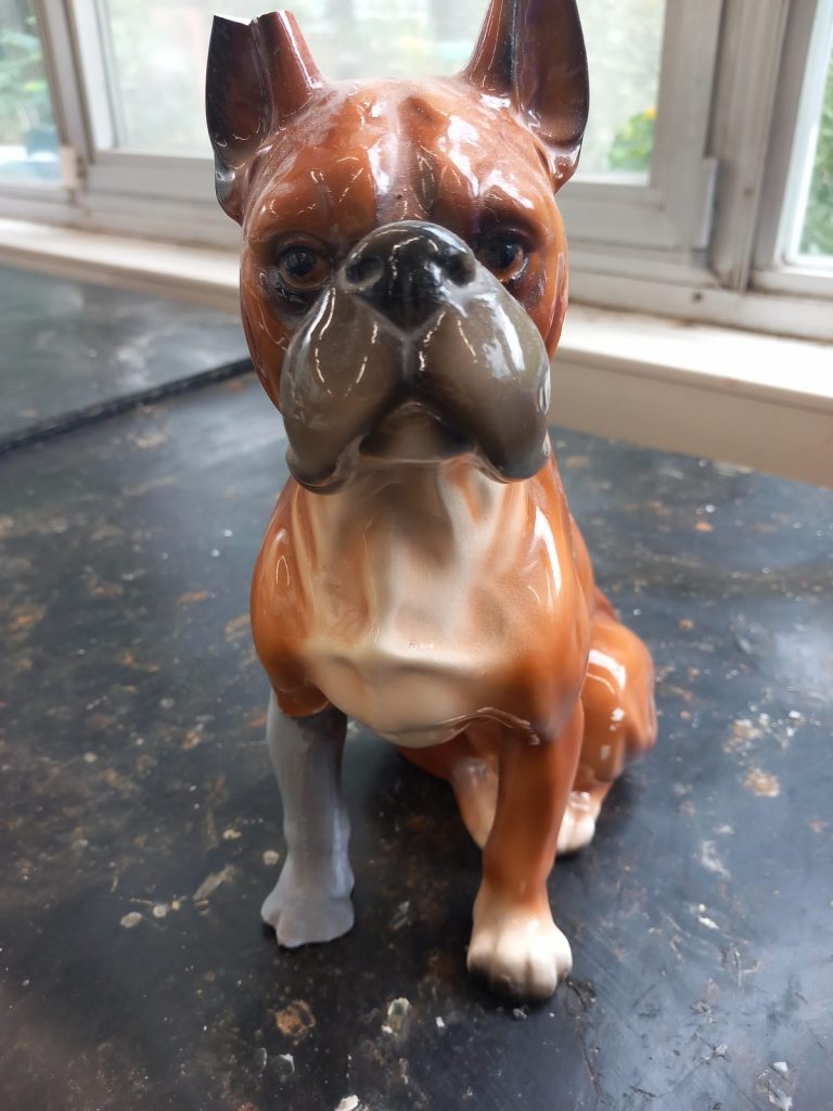 ls-foto-07 Eine alte Hunde-Figur aus Keramik